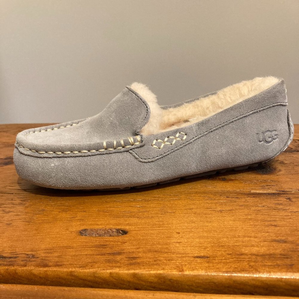 UGG Women's Ansley Slipper, Size 6